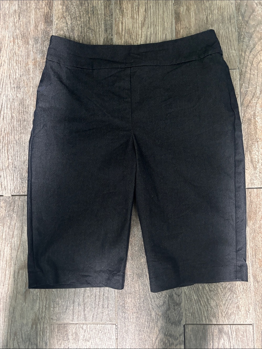 Chico's  So Slimming Navy Pull-On Bermuda Shorts. 1.5